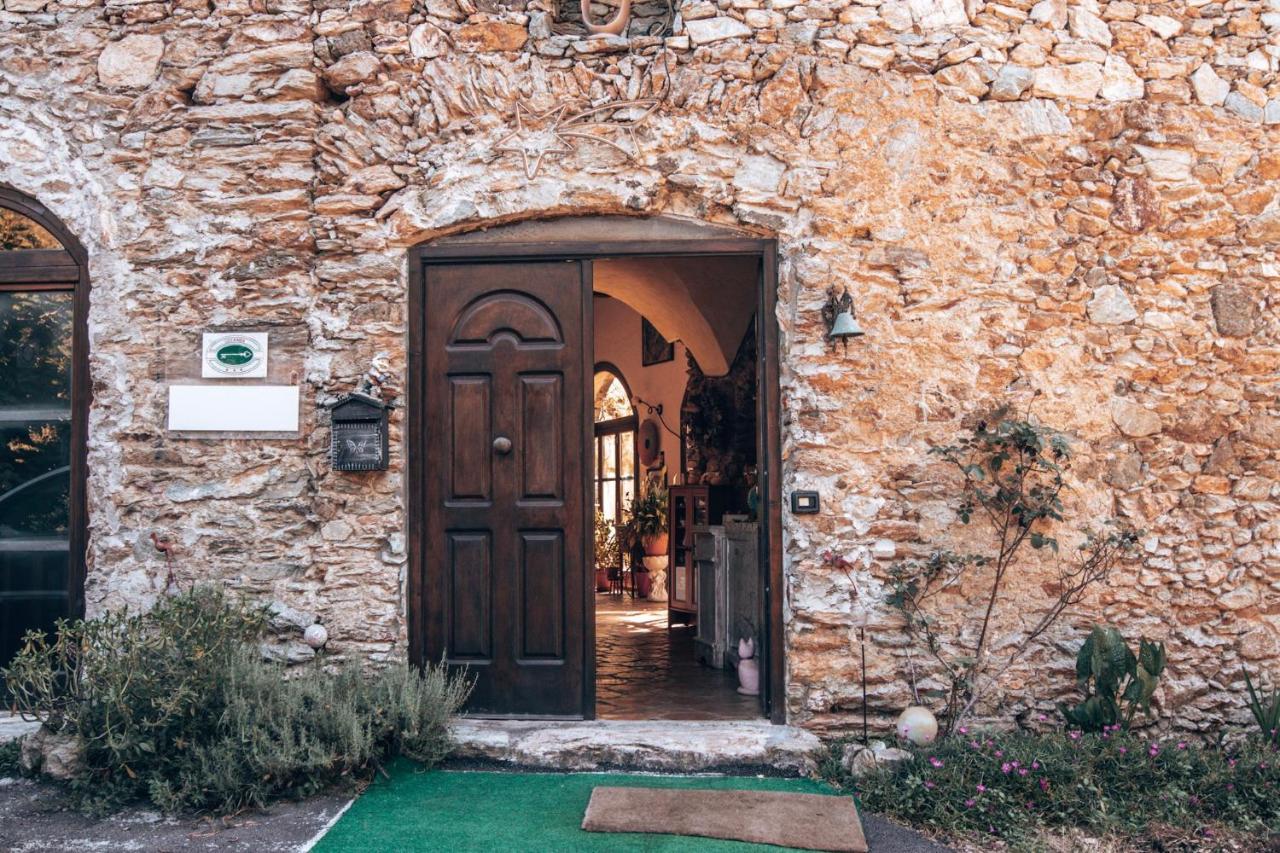 Le Petit Chateau Vezzi Portio ภายนอก รูปภาพ